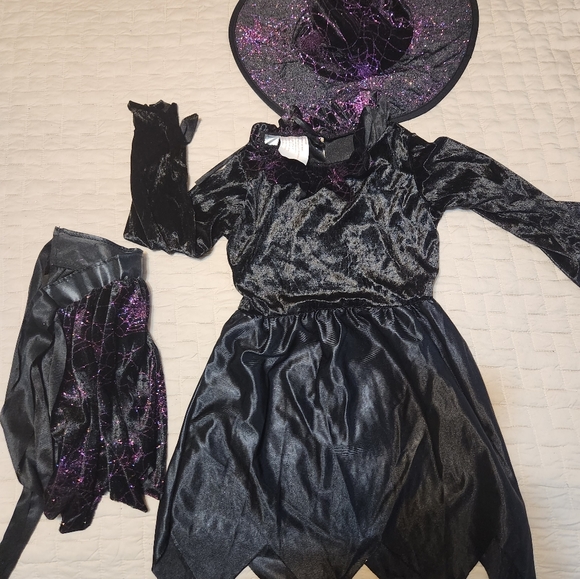 Kid's Witch Costume - Picture 2 of 3
